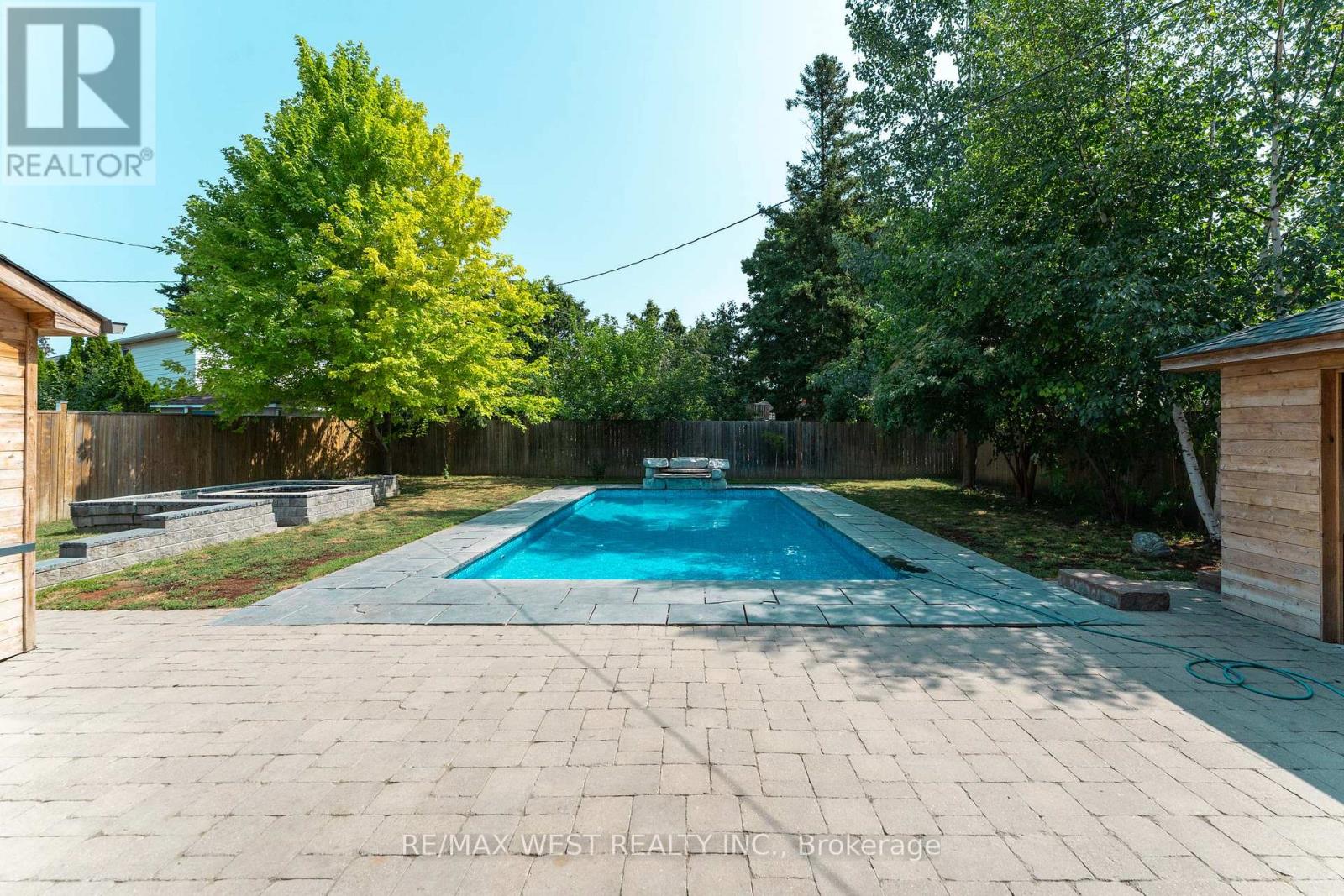 139 REDGRAVE DRIVE - 19