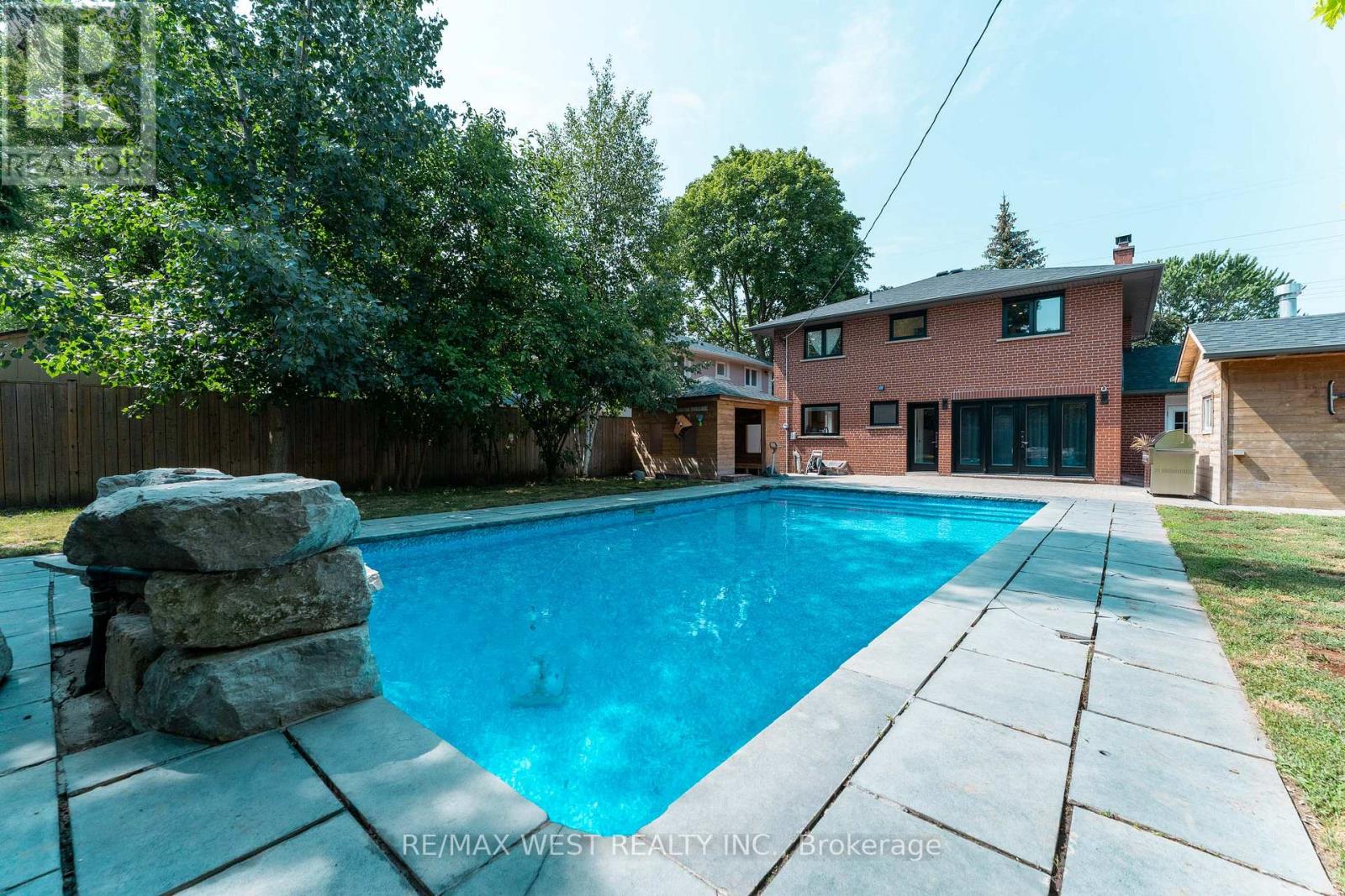 139 REDGRAVE DRIVE - 23
