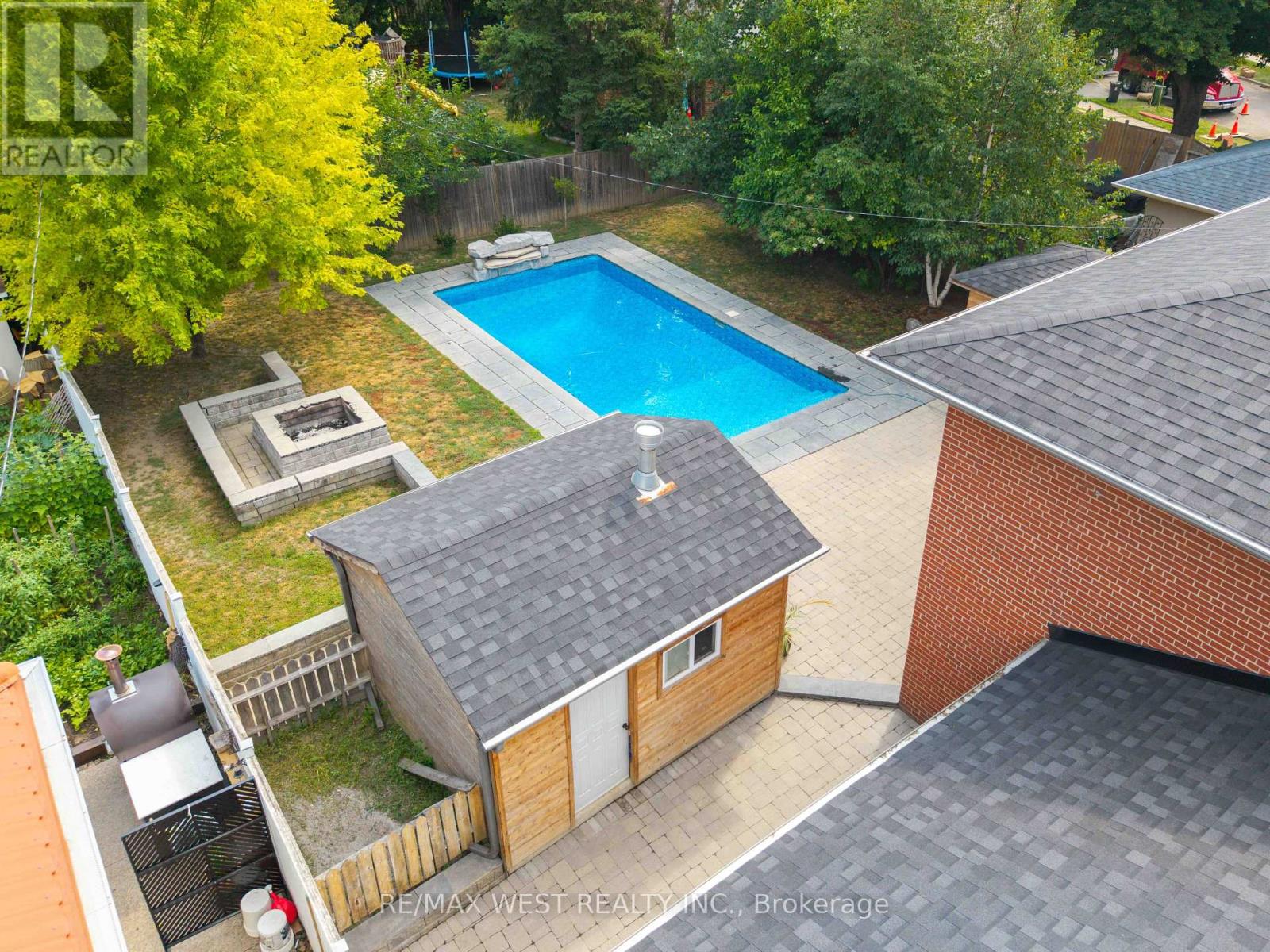 139 REDGRAVE DRIVE - 25