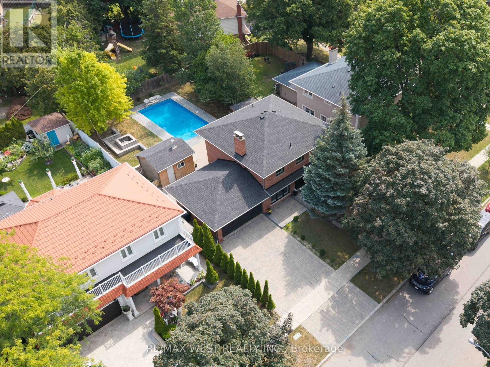 139 REDGRAVE DRIVE - 26