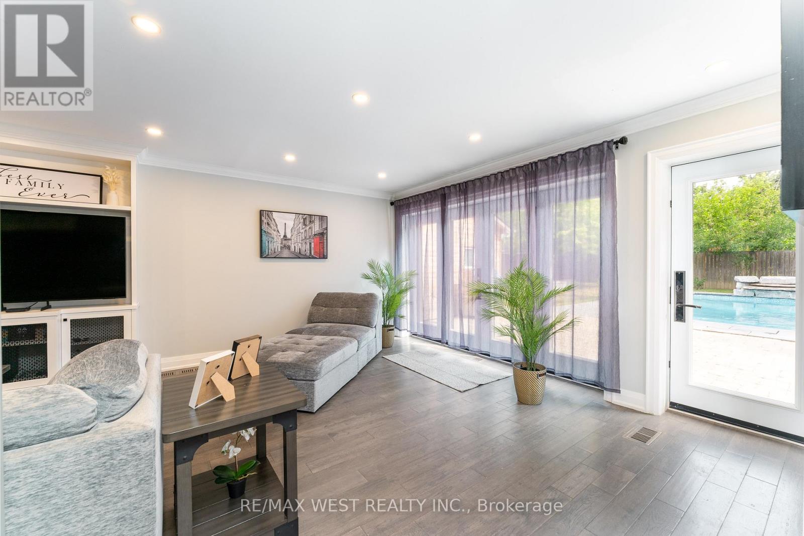 139 REDGRAVE DRIVE - 7