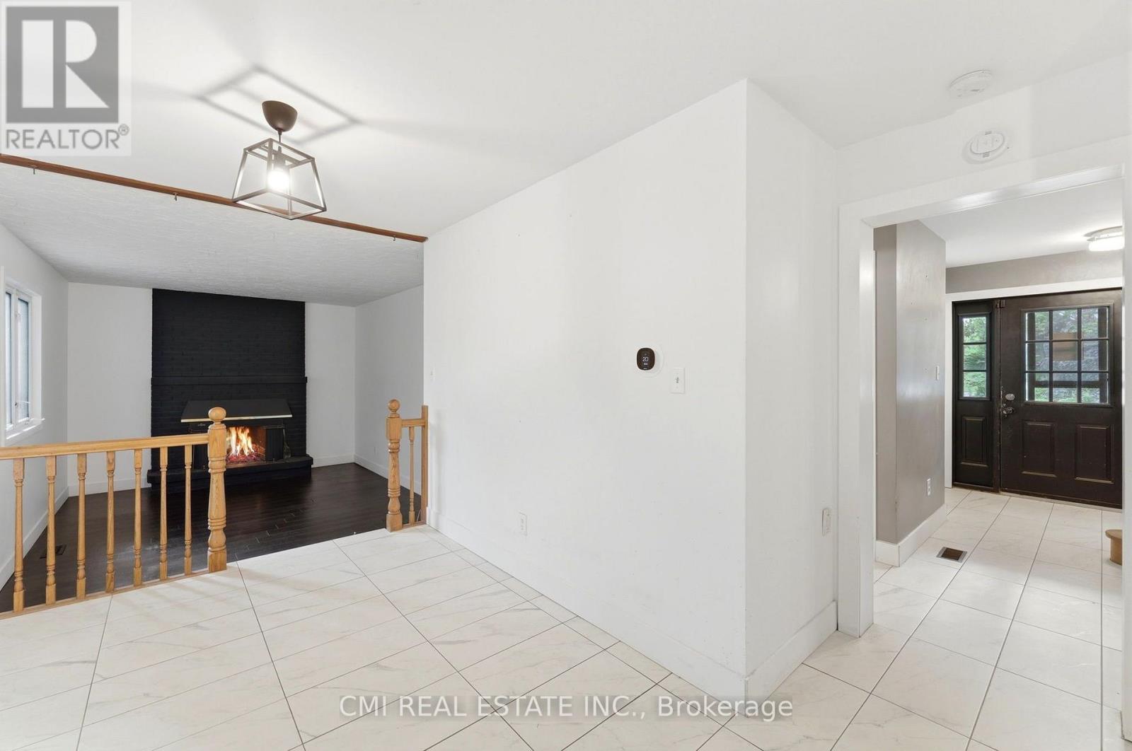 6 JOHN PLACE - 12