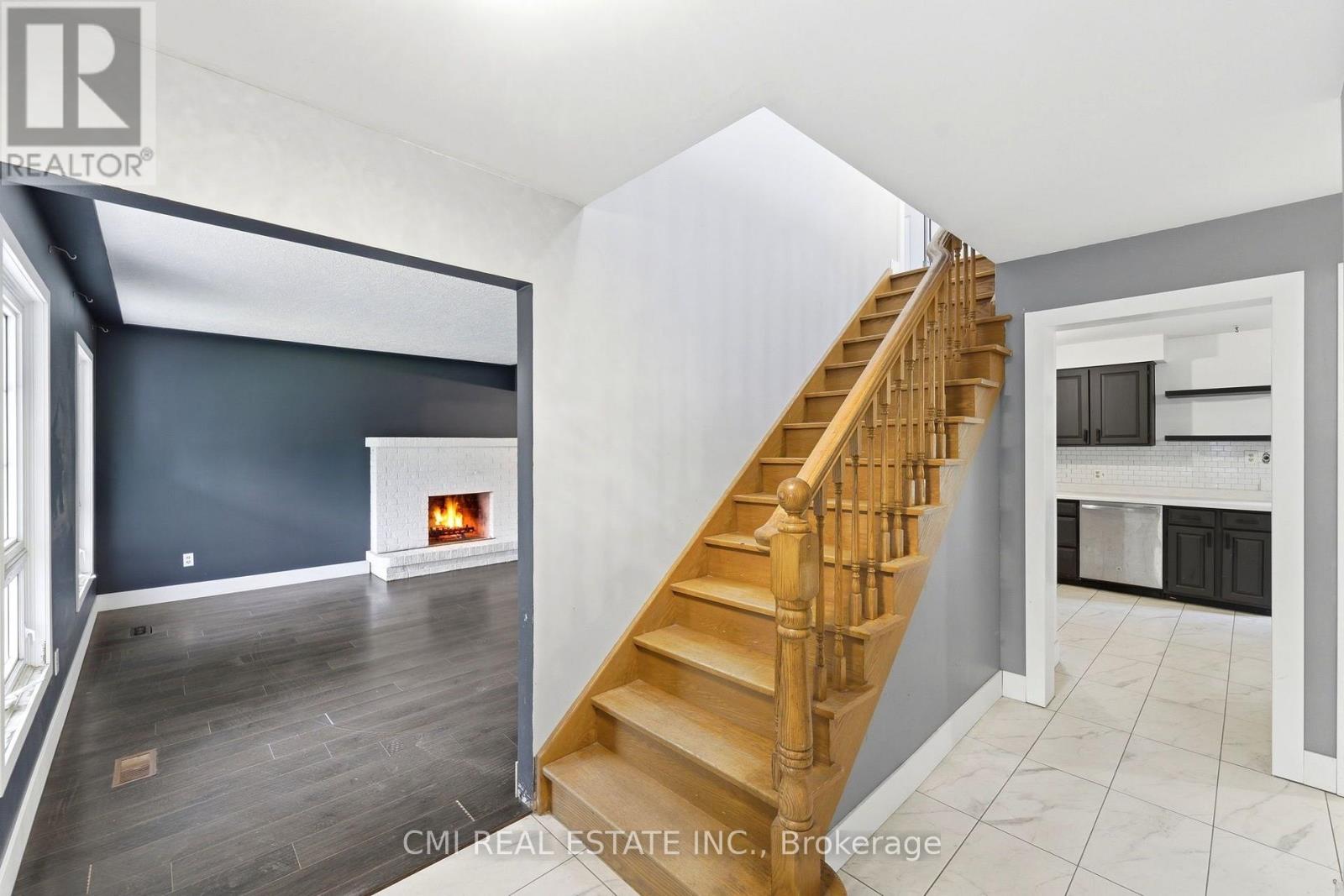 6 JOHN PLACE - 6