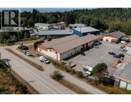 1877 Field Road, Sechelt, BC V7Z0A8 Photo 12