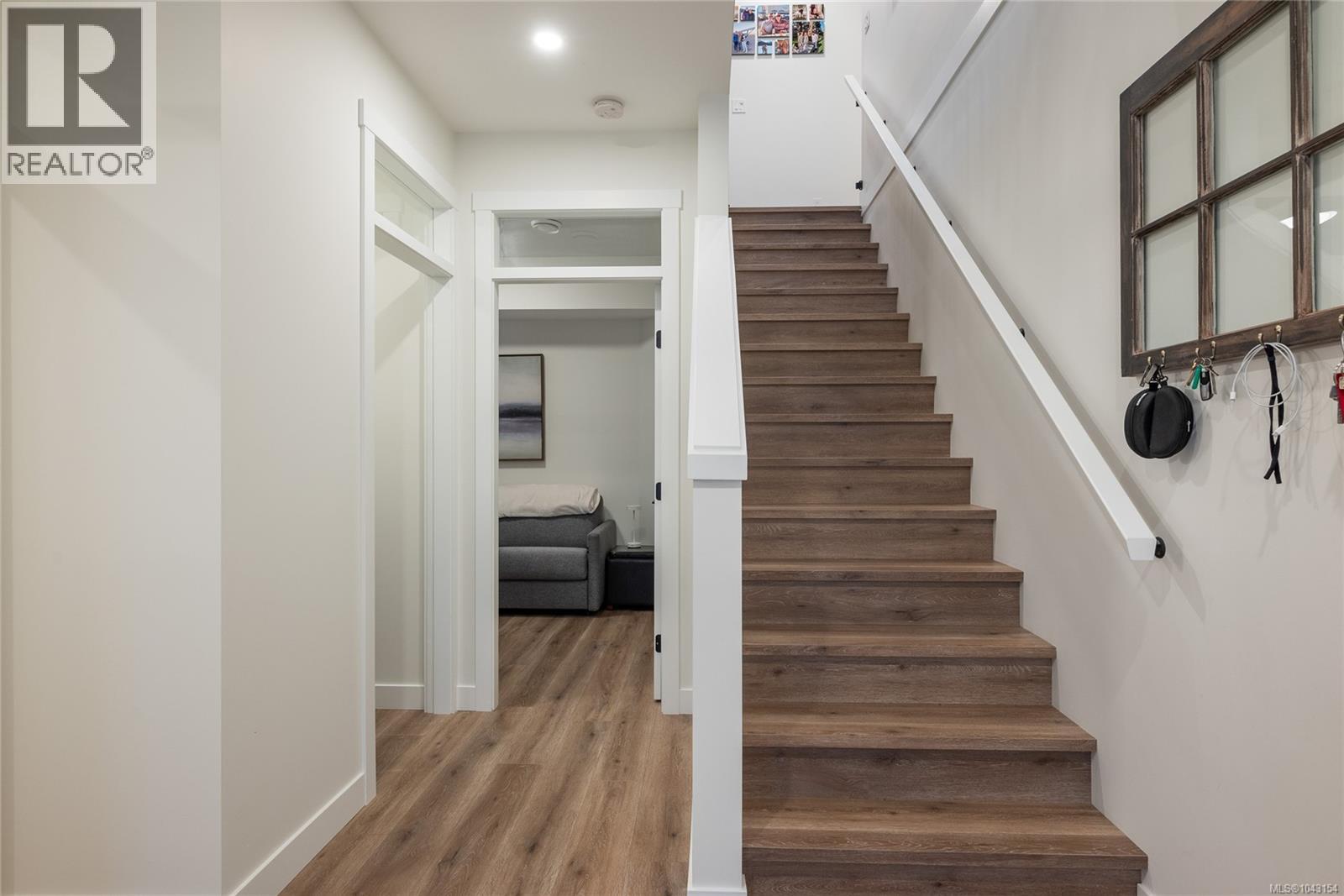 940 Craig Rd - 4