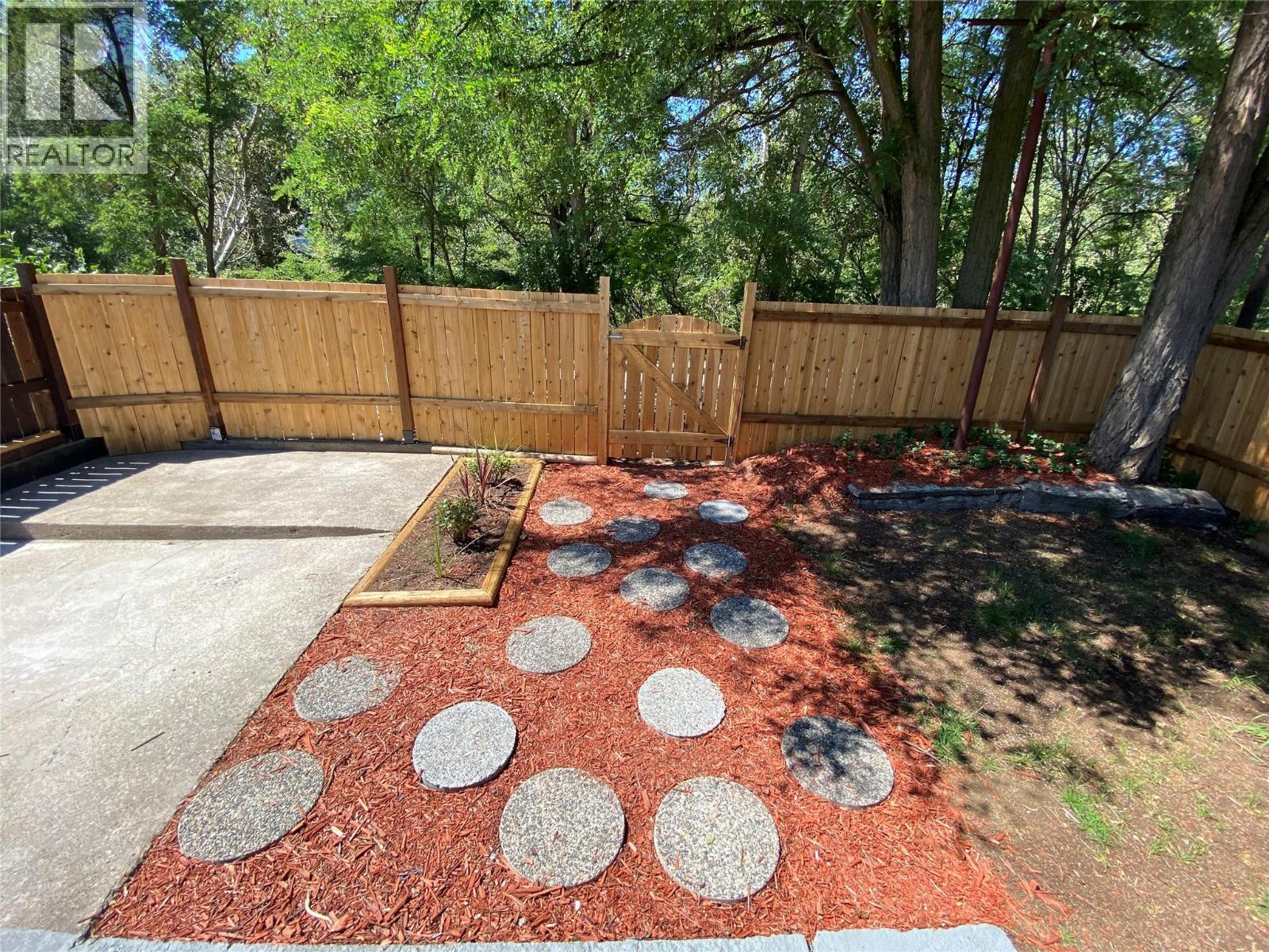 1338 Columbia Avenue - 25