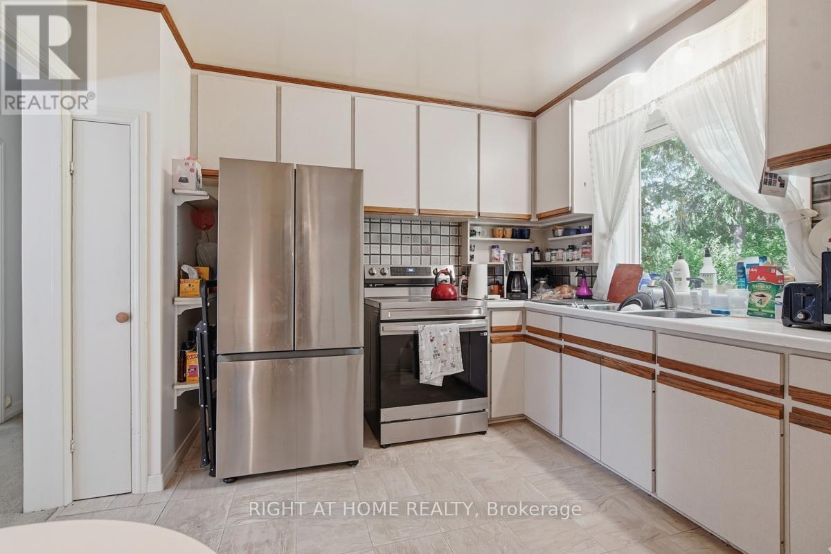 384 REGAL DRIVE - 11