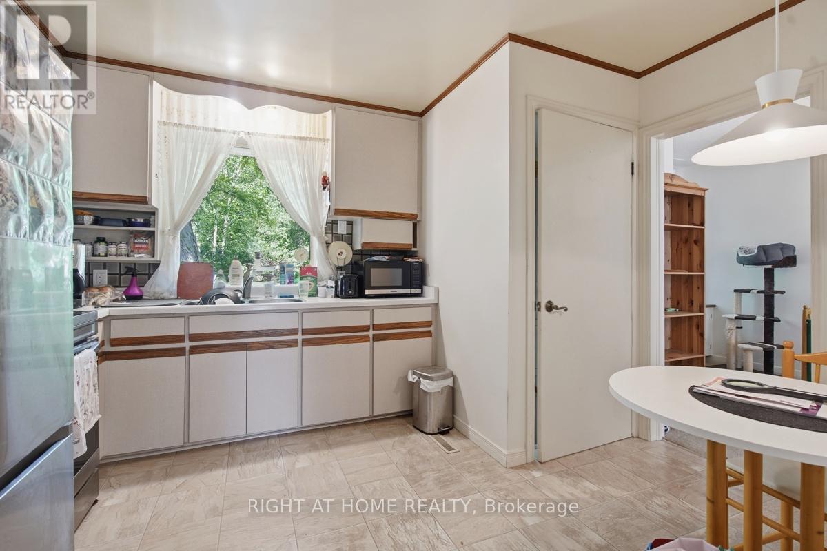 384 REGAL DRIVE - 12