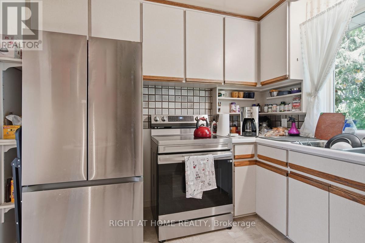 384 REGAL DRIVE - 14