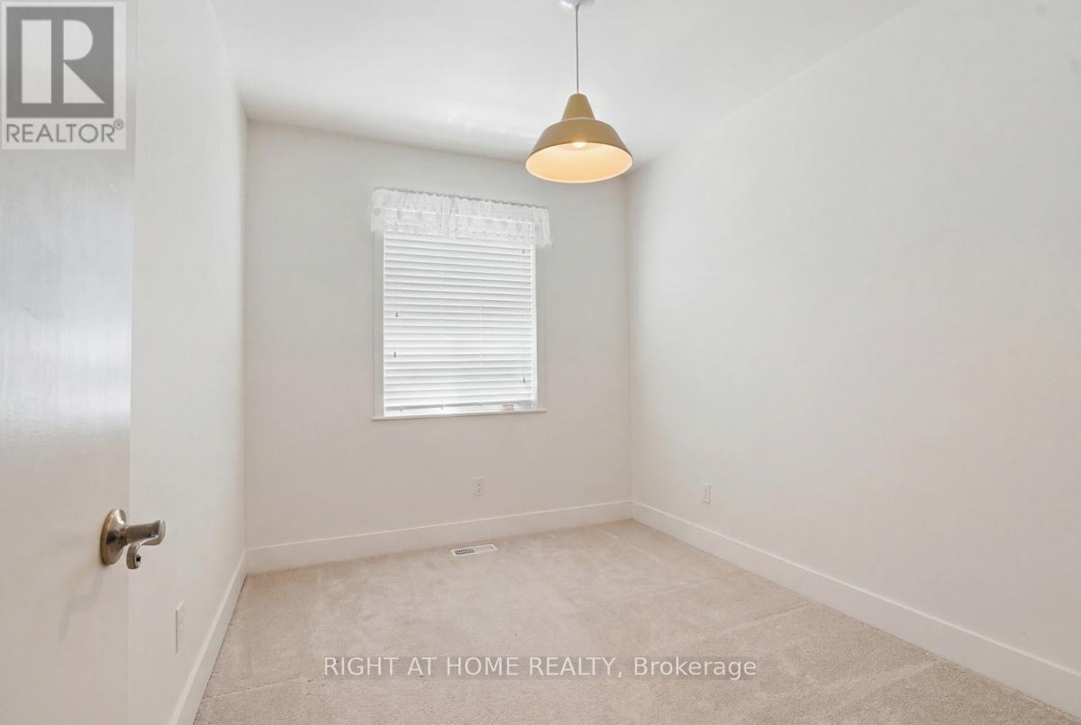 384 REGAL DRIVE - 15