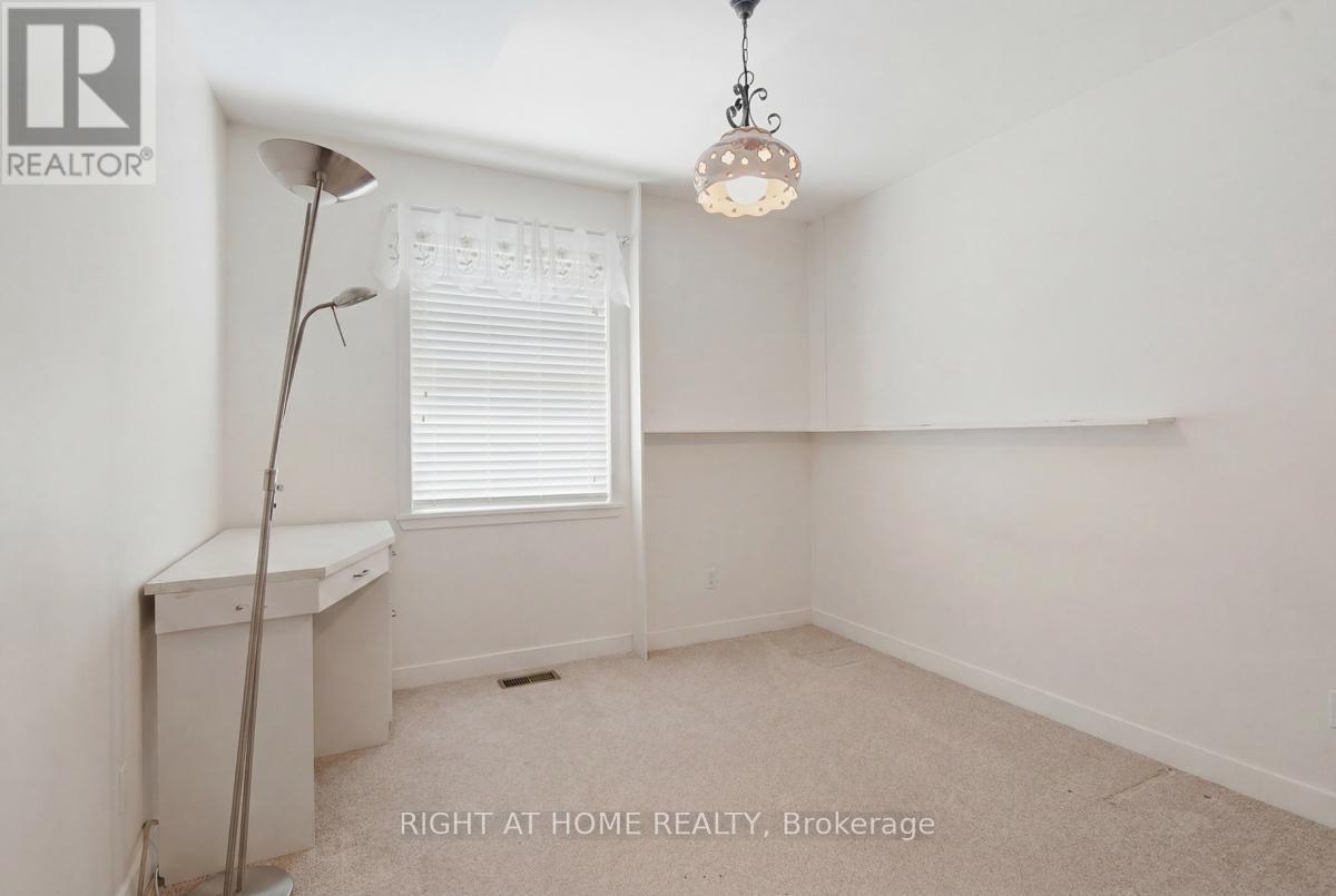 384 REGAL DRIVE - 16