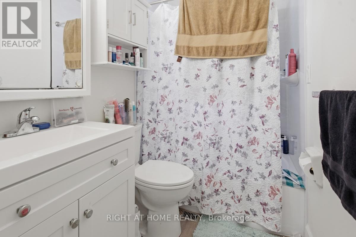 384 REGAL DRIVE - 19