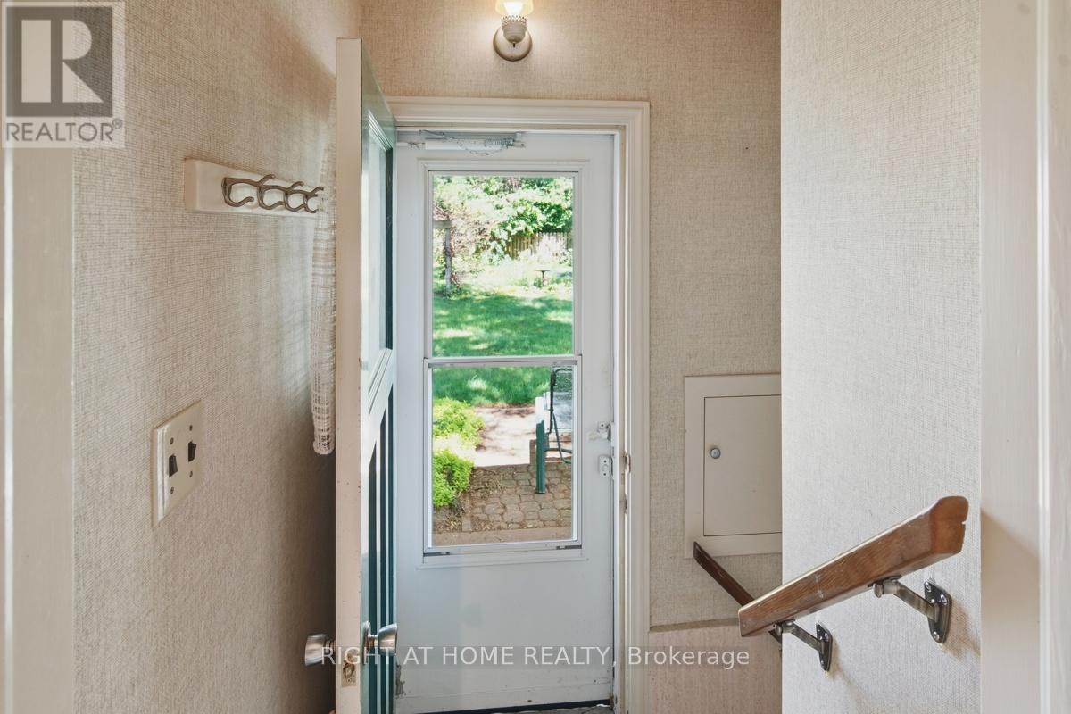 384 REGAL DRIVE - 20
