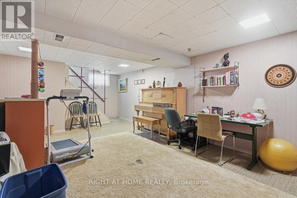 384 REGAL DRIVE - 22