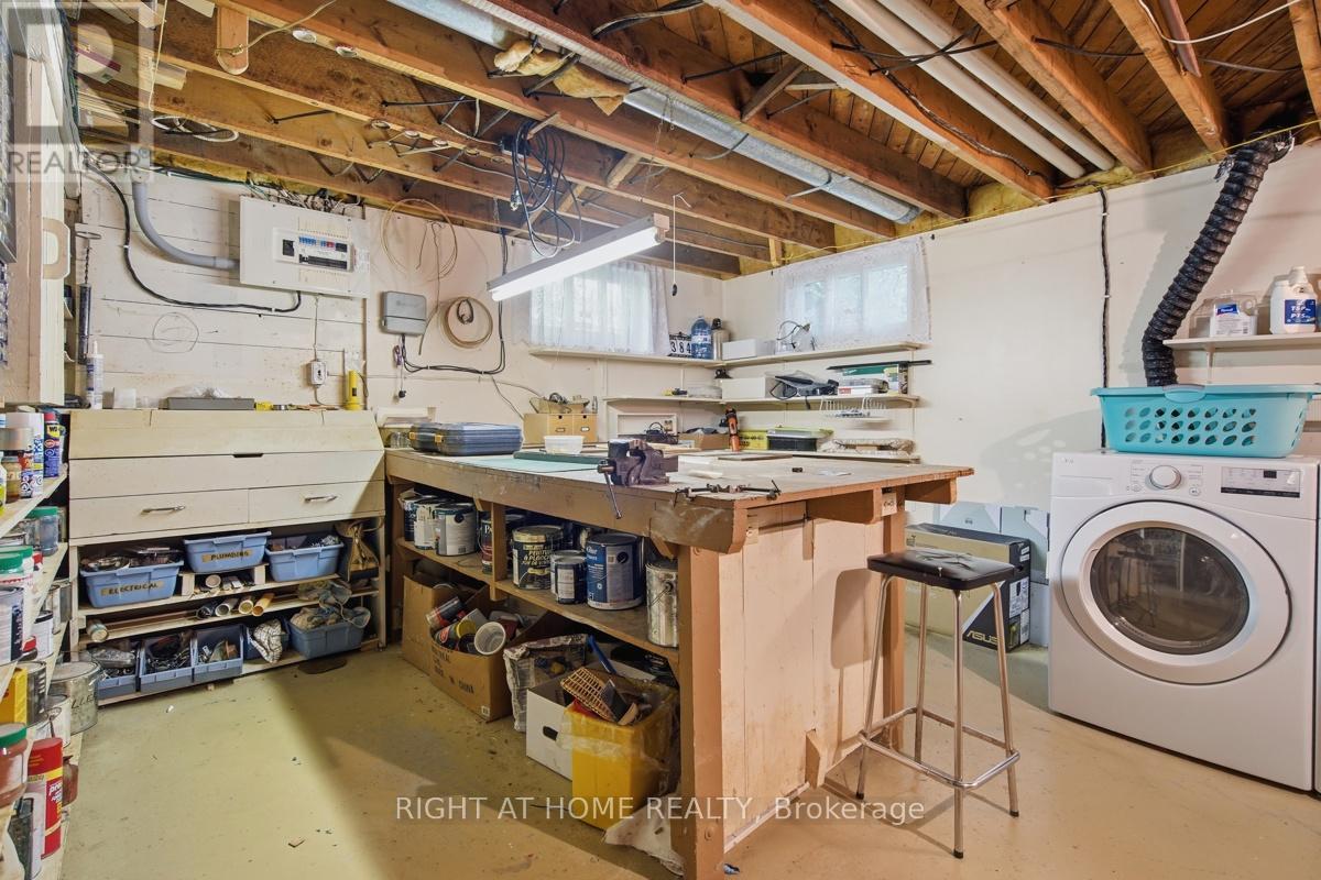 384 REGAL DRIVE - 25