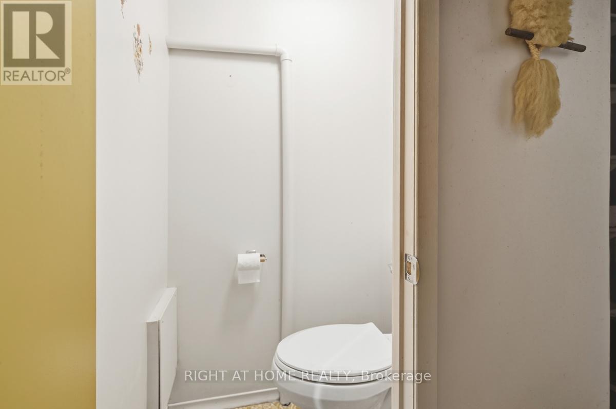 384 REGAL DRIVE - 27