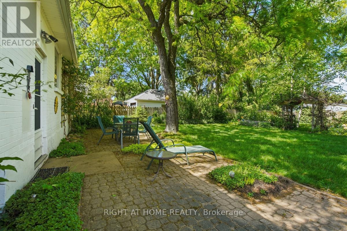 384 REGAL DRIVE - 28