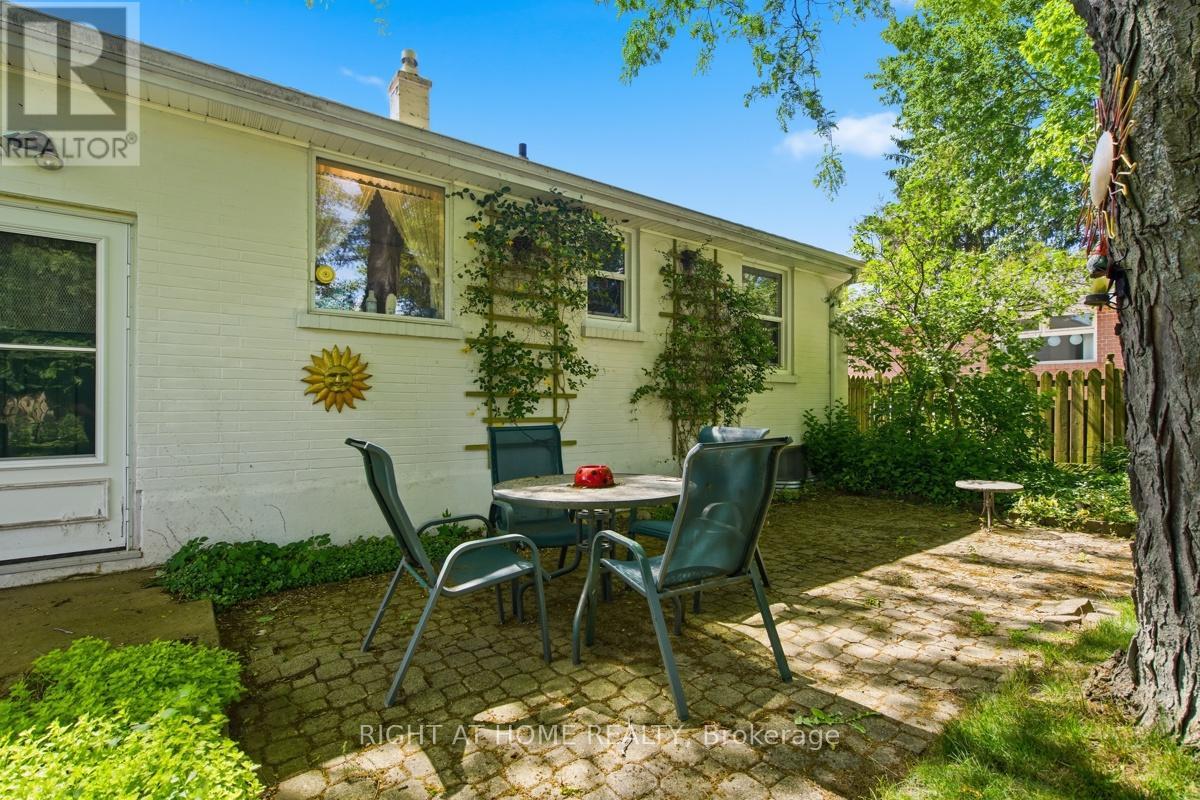 384 REGAL DRIVE - 29