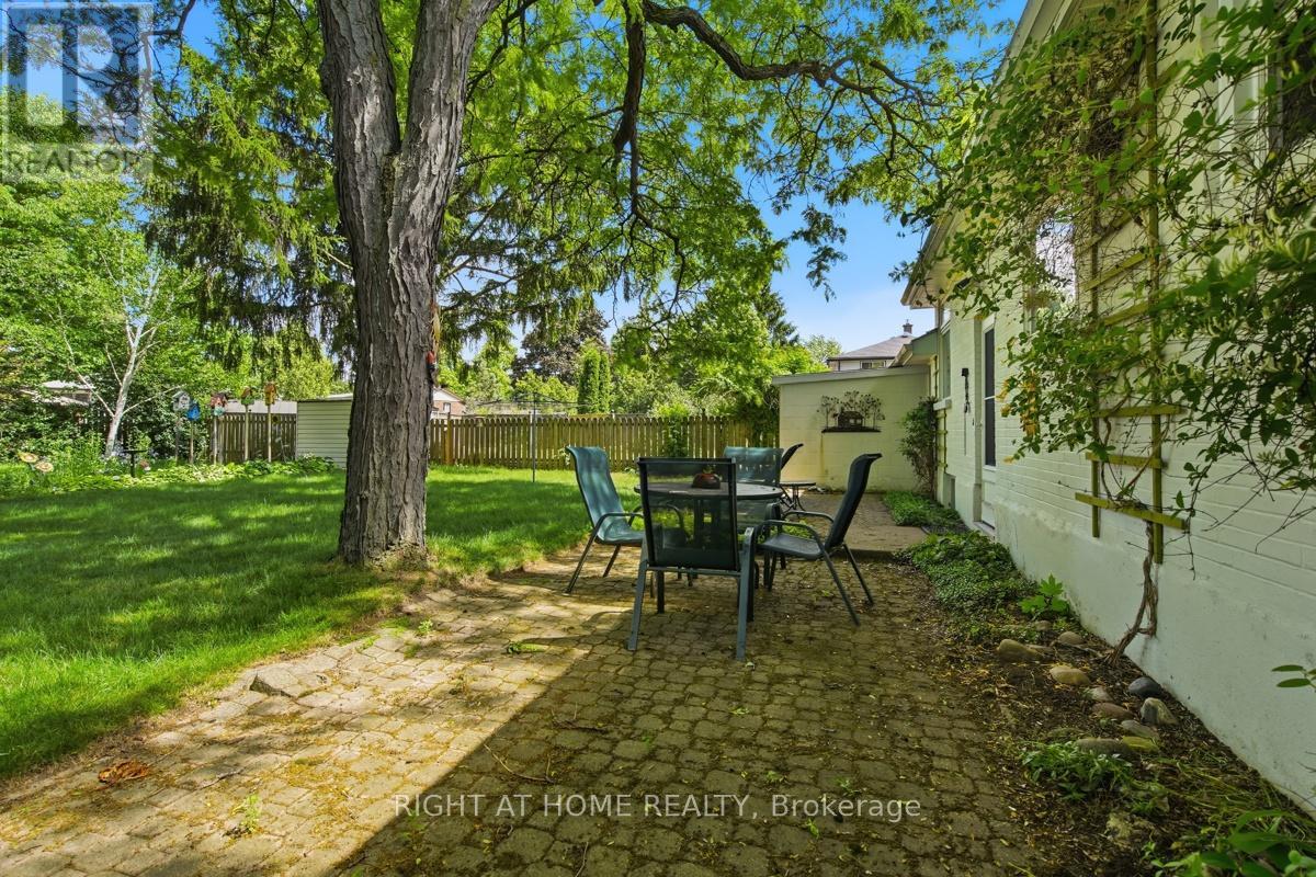 384 REGAL DRIVE - 30
