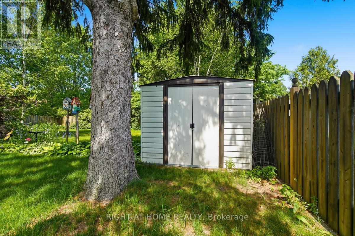 384 REGAL DRIVE - 32