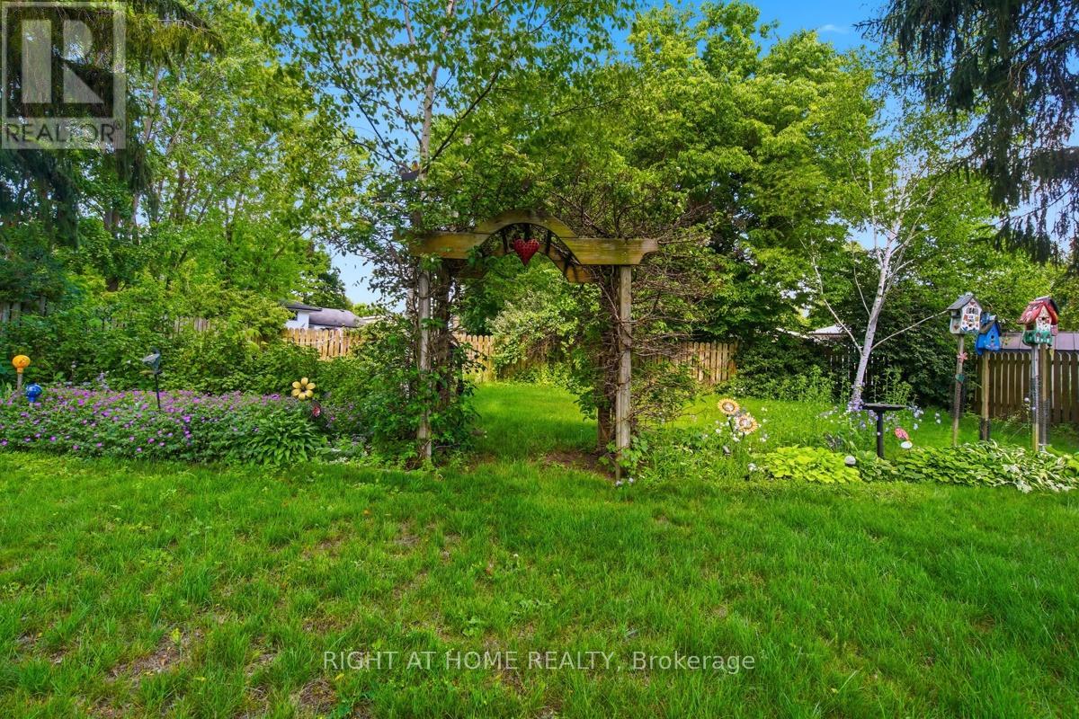 384 REGAL DRIVE - 33