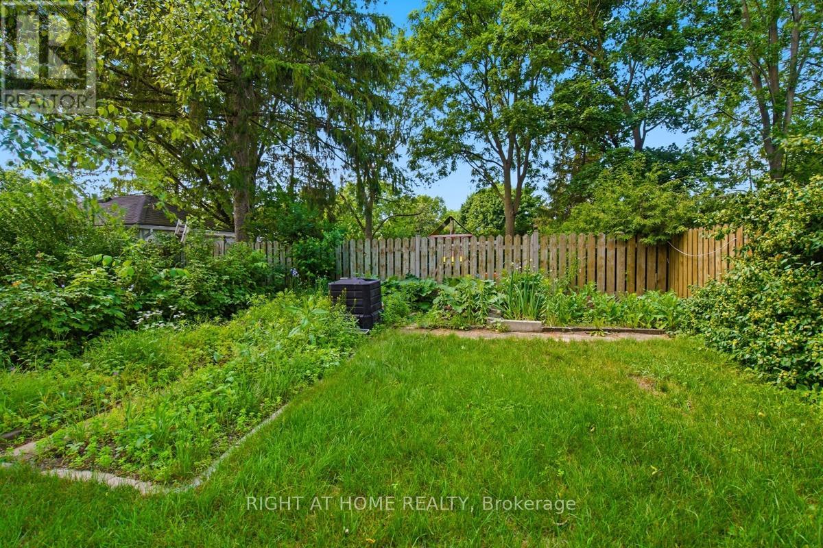 384 REGAL DRIVE - 34