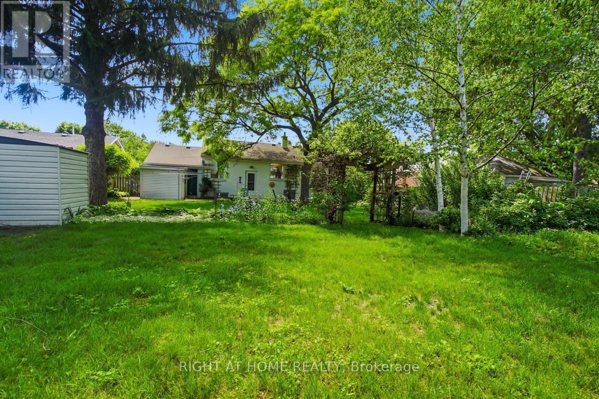 384 REGAL DRIVE - 35