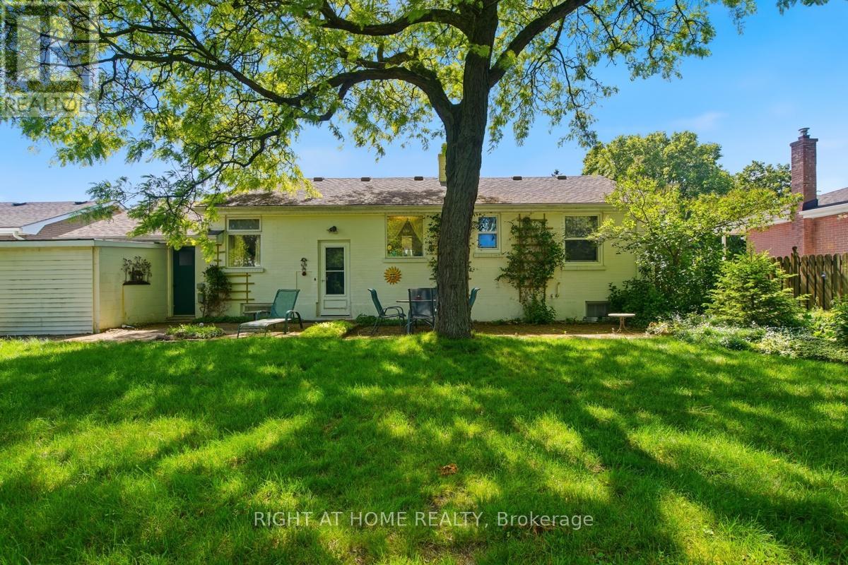 384 REGAL DRIVE - 36