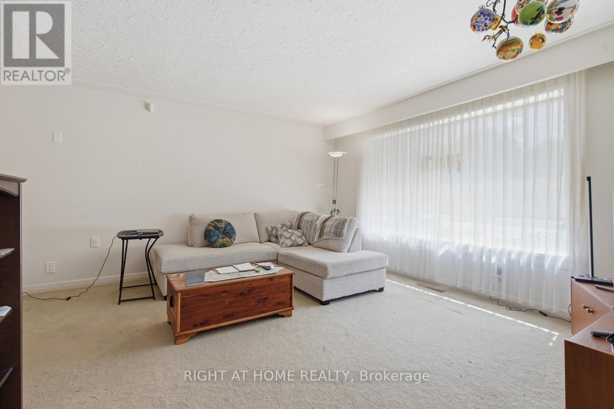 384 REGAL DRIVE - 6