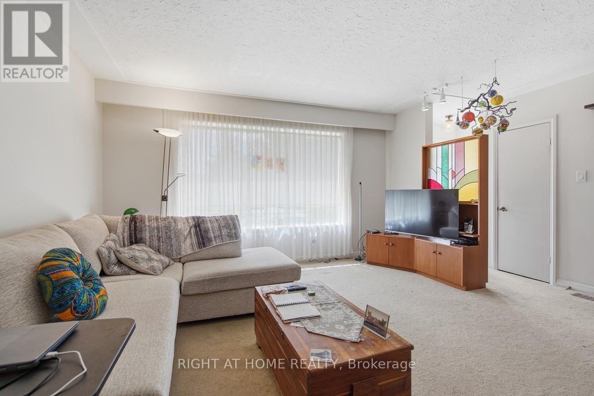 384 REGAL DRIVE - 7