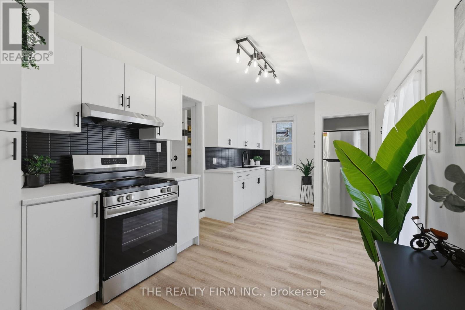 1068 MARGARET STREET - 14