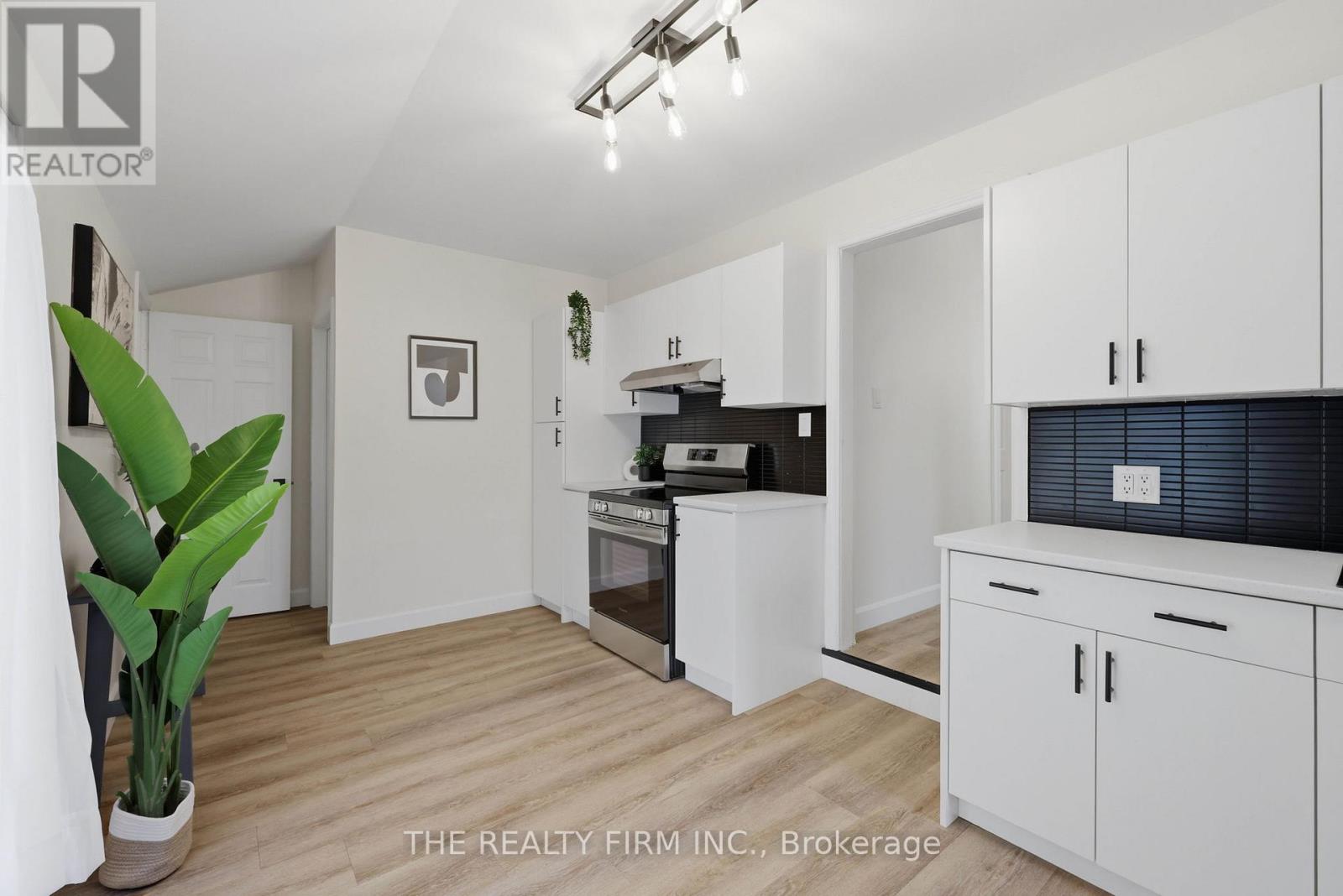 1068 MARGARET STREET - 16