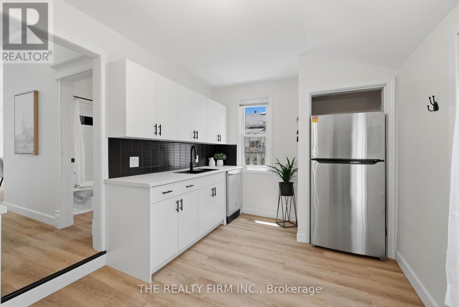 1068 MARGARET STREET - 17