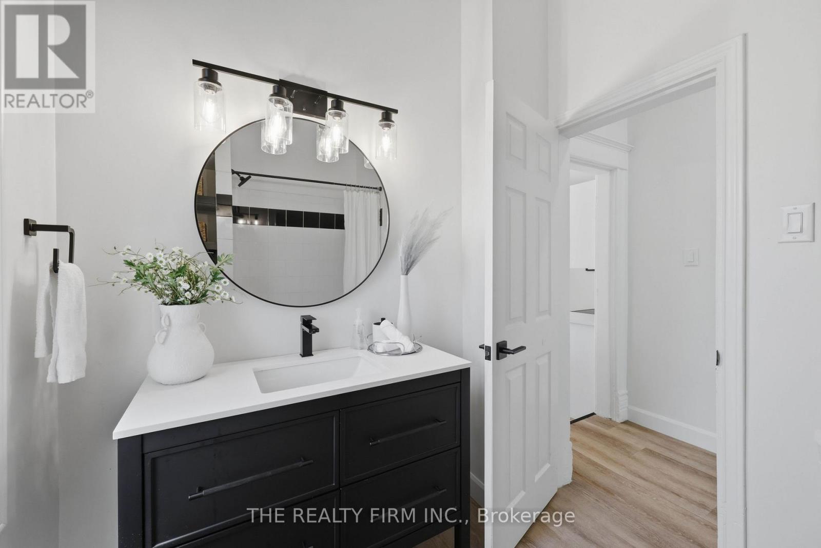 1068 MARGARET STREET - 21