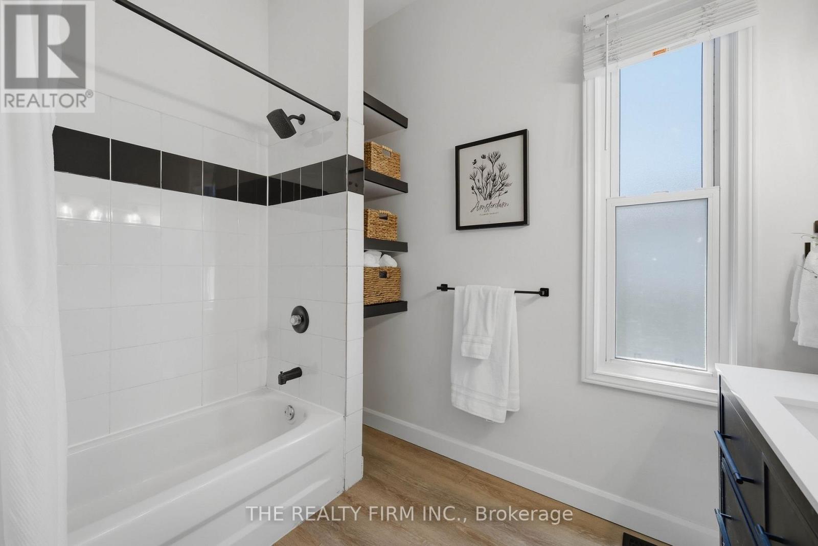 1068 MARGARET STREET - 22