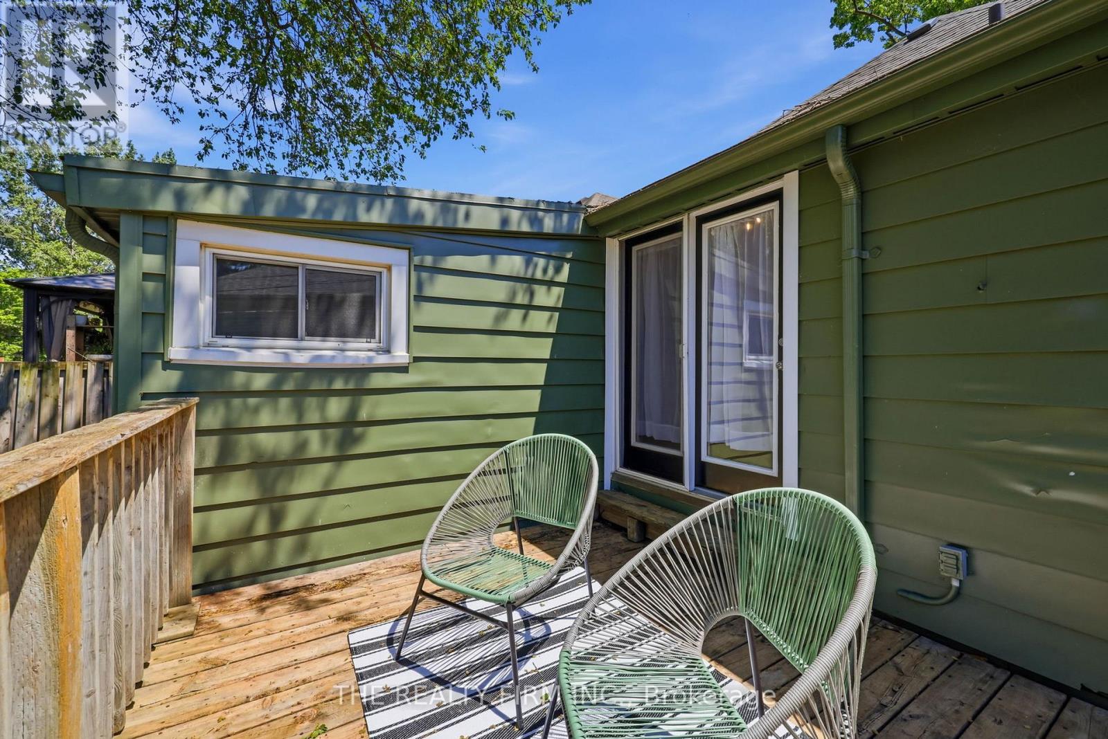 1068 MARGARET STREET - 28