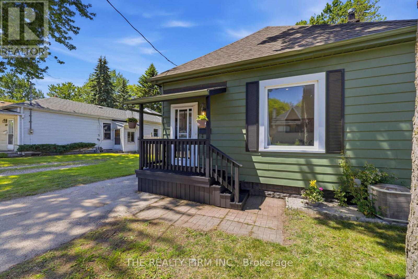 1068 MARGARET STREET - 3