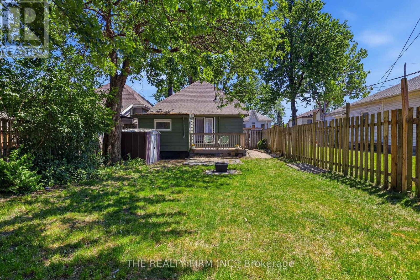 1068 MARGARET STREET - 30