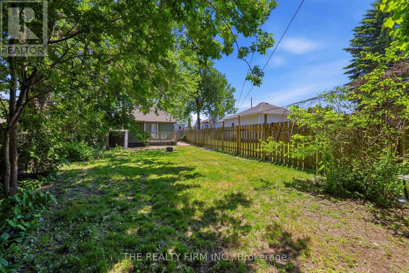 1068 MARGARET STREET - 31