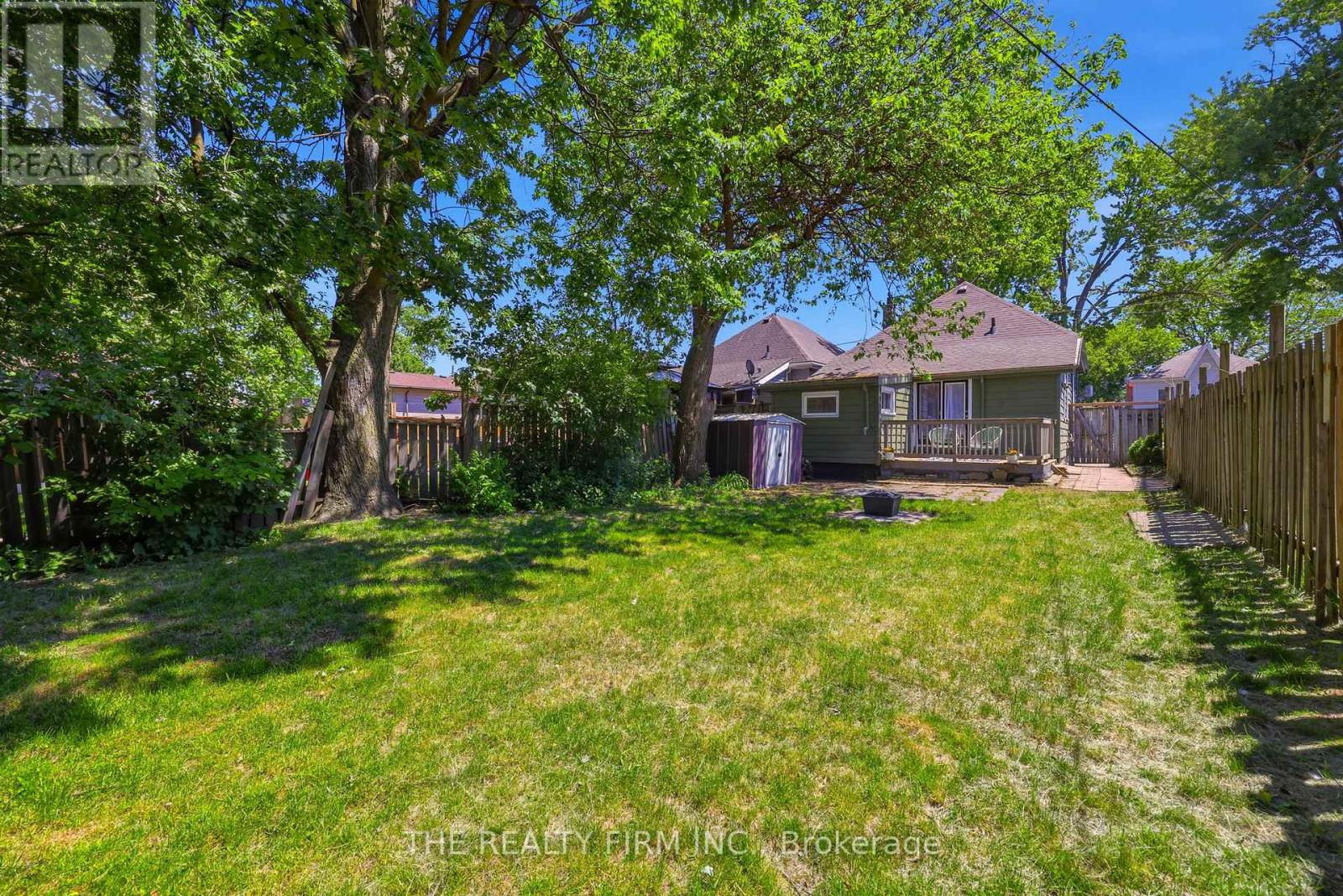 1068 MARGARET STREET - 32