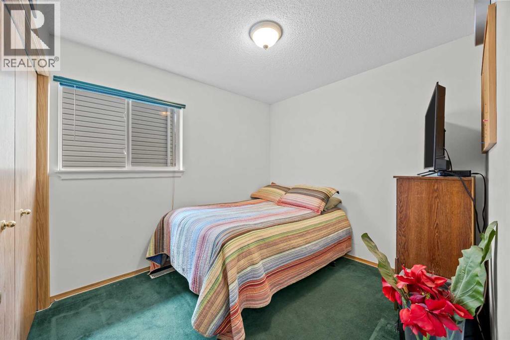 242 Hidden Spring Mews NW - 24