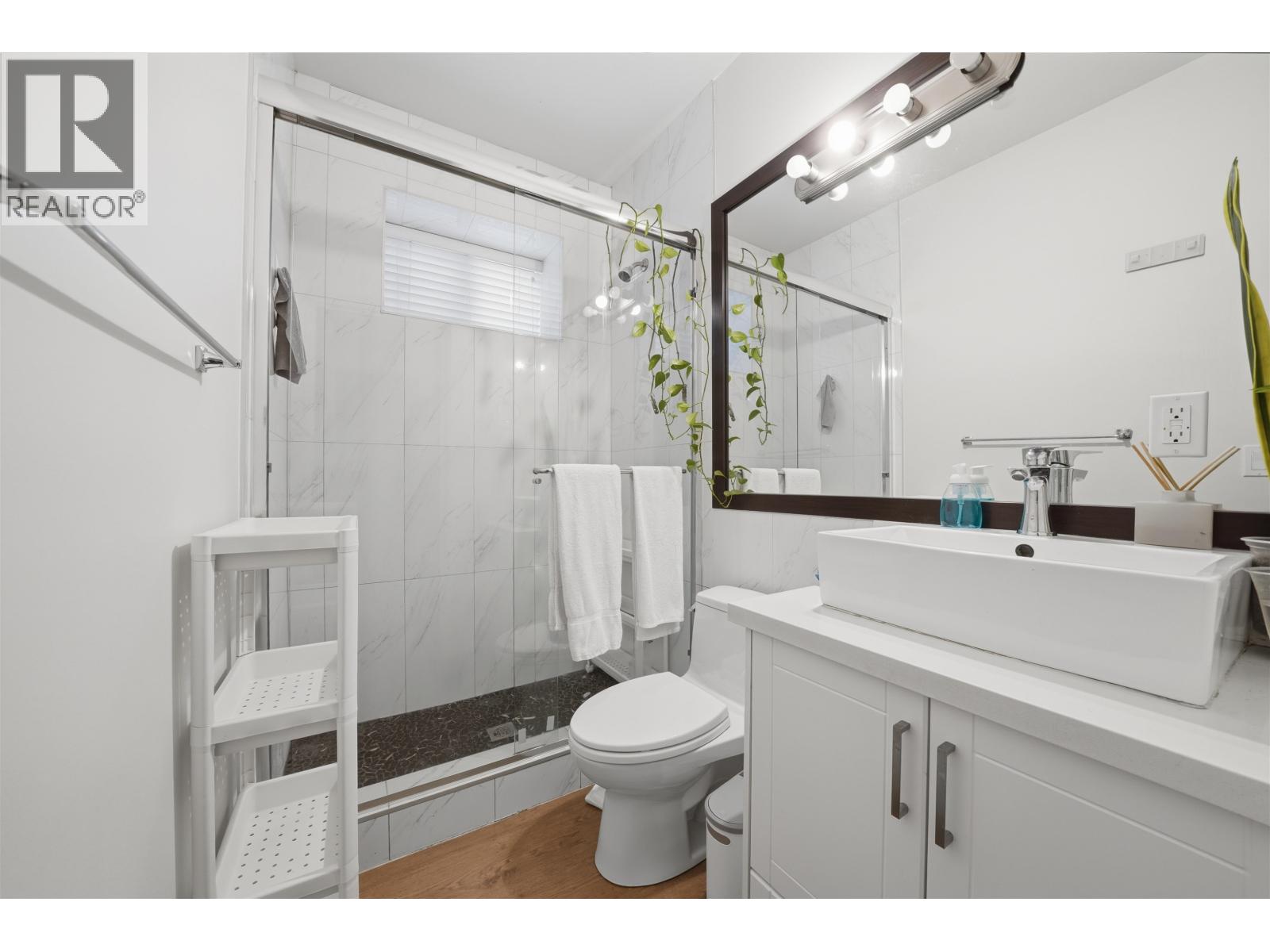 8 Bed, 8 Bath House for Sale in Vancouver – 3123 E 7TH AVENUE, Vancouver – MLS# R3148462 - Image 35