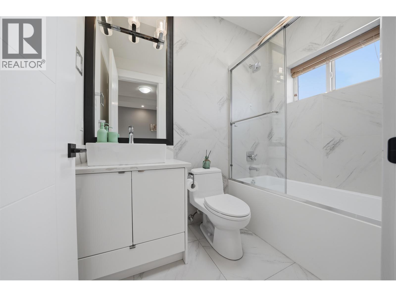 8 Bed, 8 Bath House for Sale in Vancouver – 3123 E 7TH AVENUE, Vancouver – MLS# R3148462 - Image 24