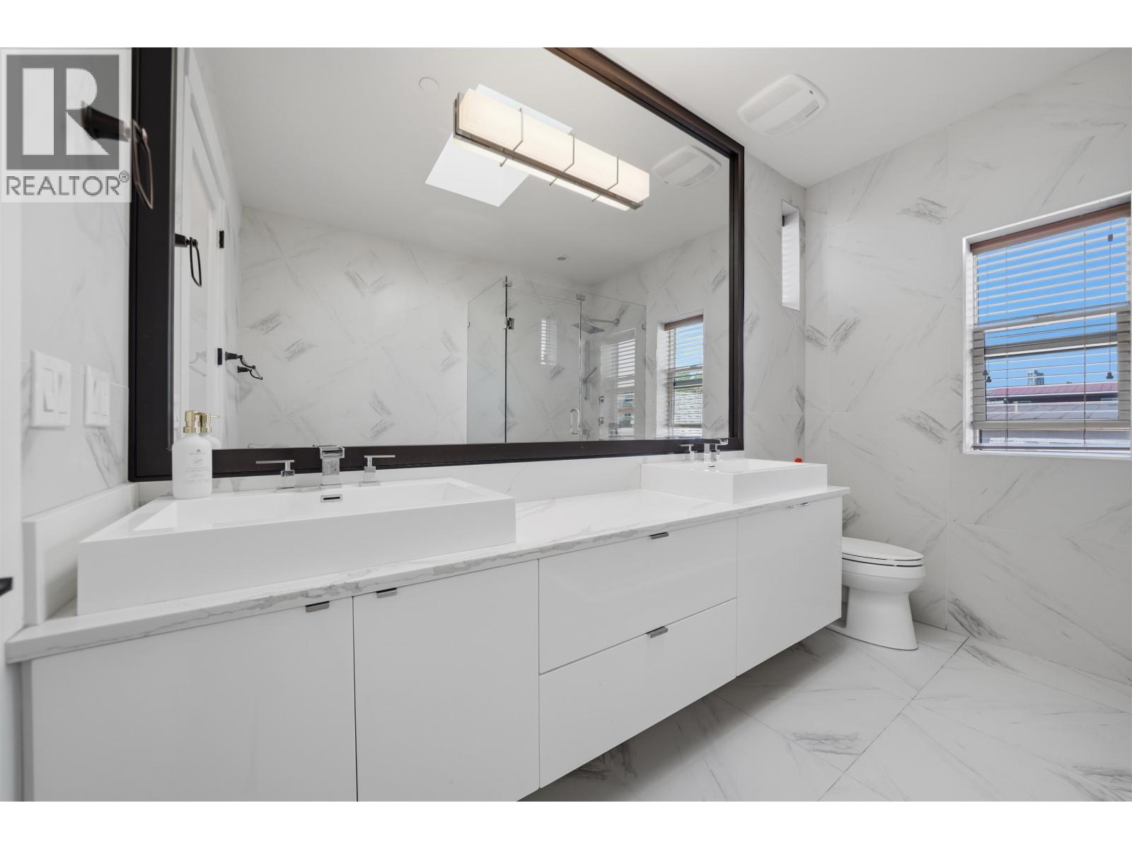 8 Bed, 8 Bath House for Sale in Vancouver – 3123 E 7TH AVENUE, Vancouver – MLS# R3148462 - Image 19
