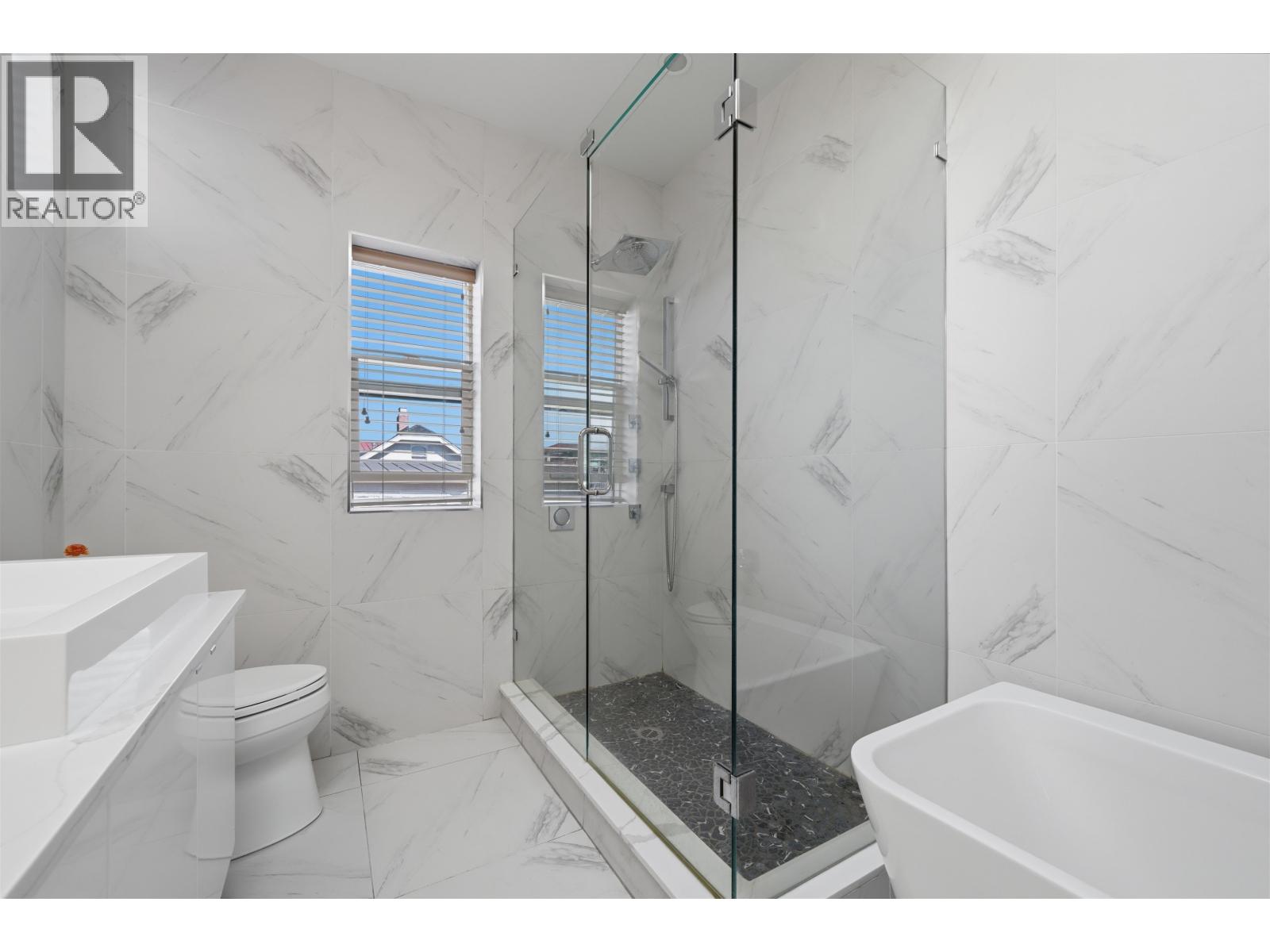 8 Bed, 8 Bath House for Sale in Vancouver – 3123 E 7TH AVENUE, Vancouver – MLS# R3148462 - Image 21