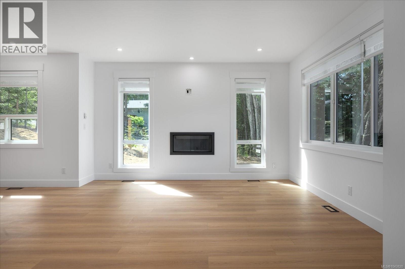 8019 Ridge Rd - 18