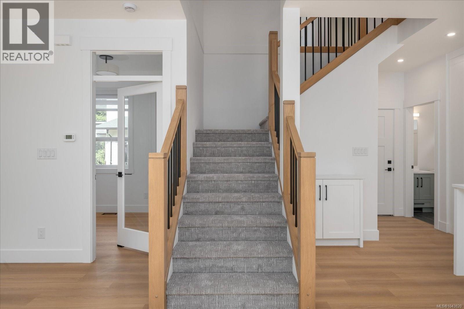 8019 Ridge Rd - 22