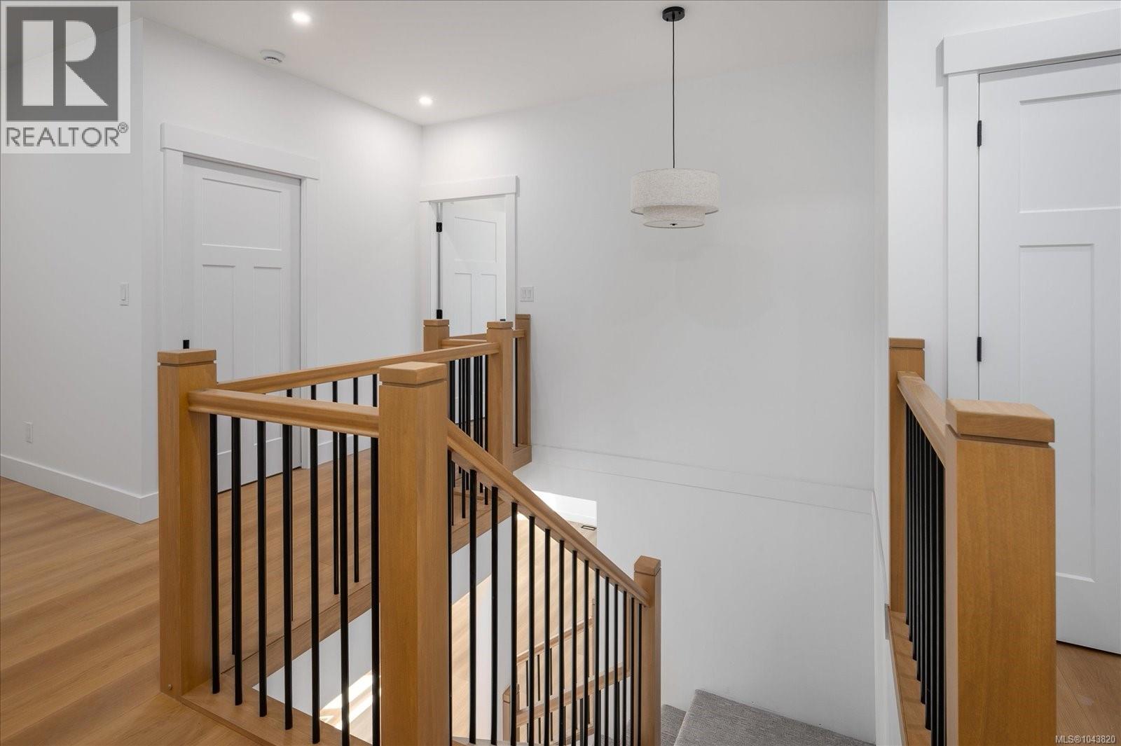 8019 Ridge Rd - 23