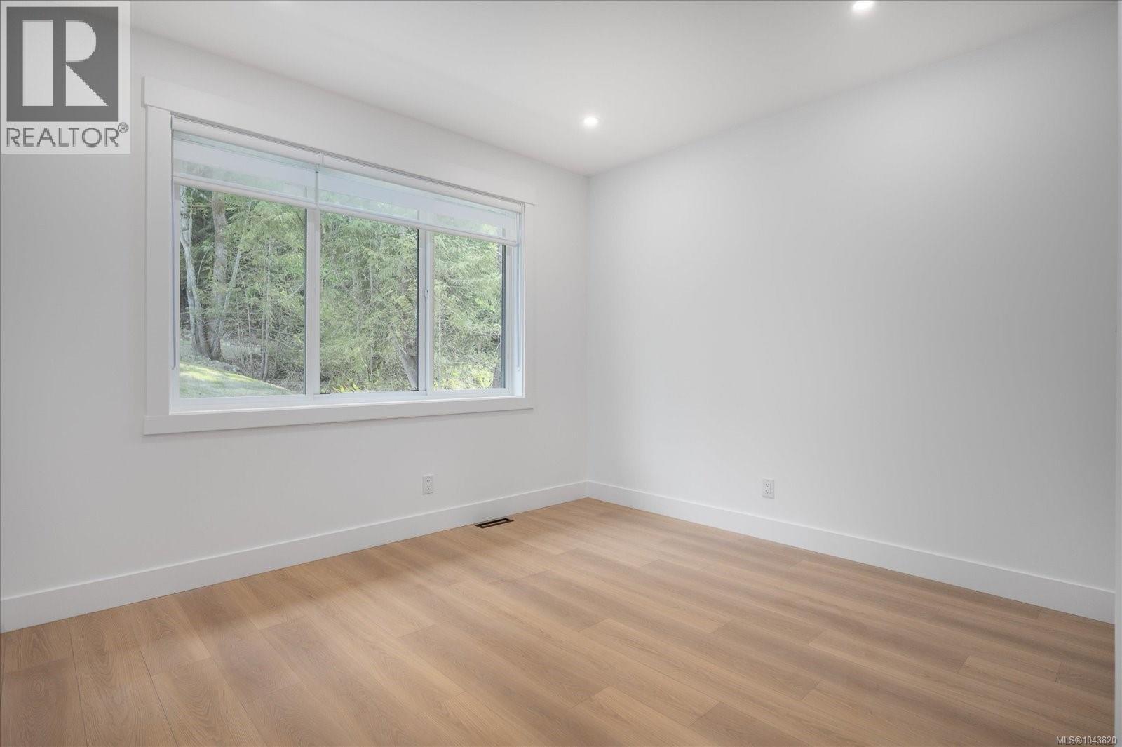 8019 Ridge Rd - 24