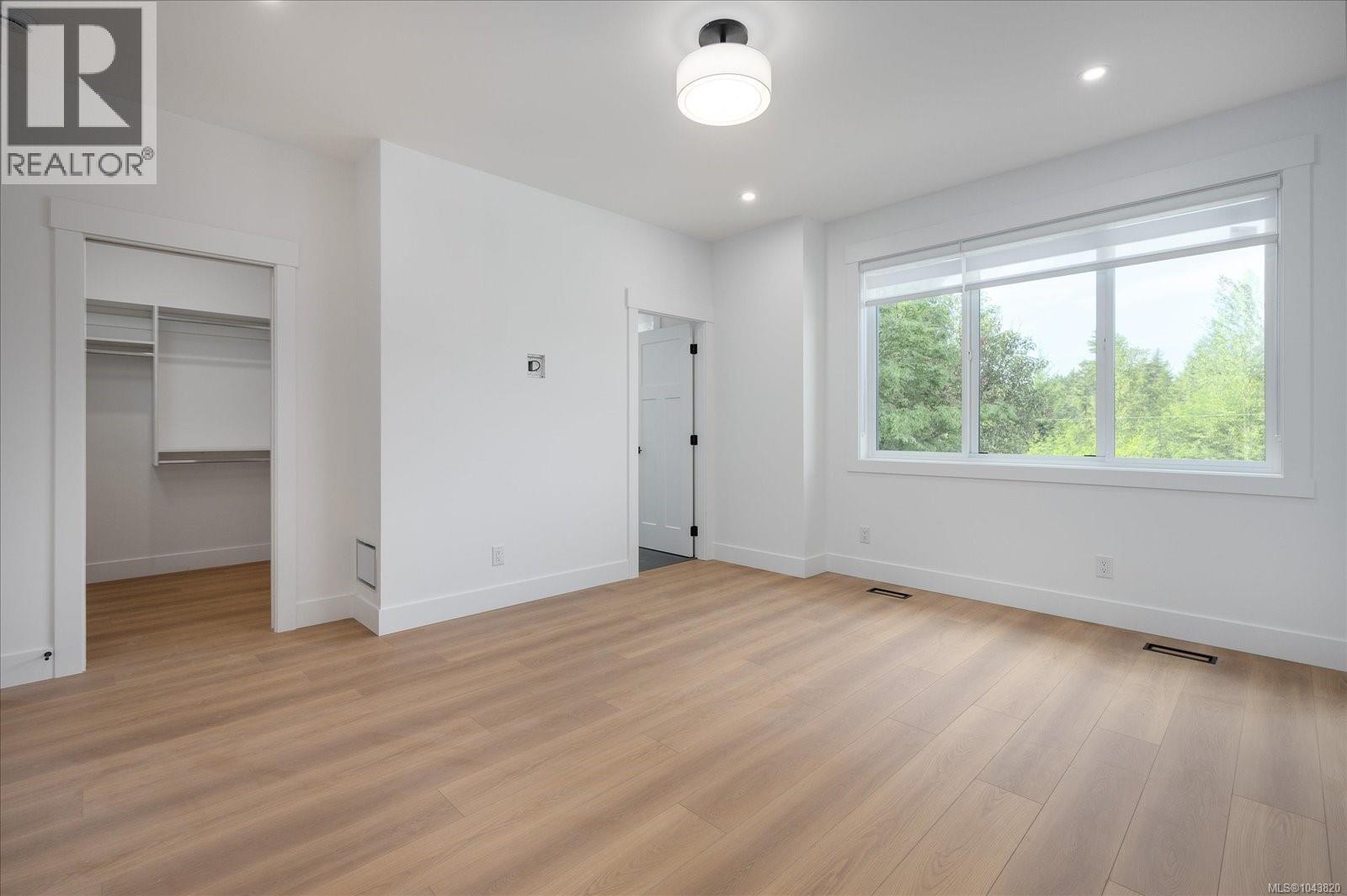 8019 Ridge Rd - 25
